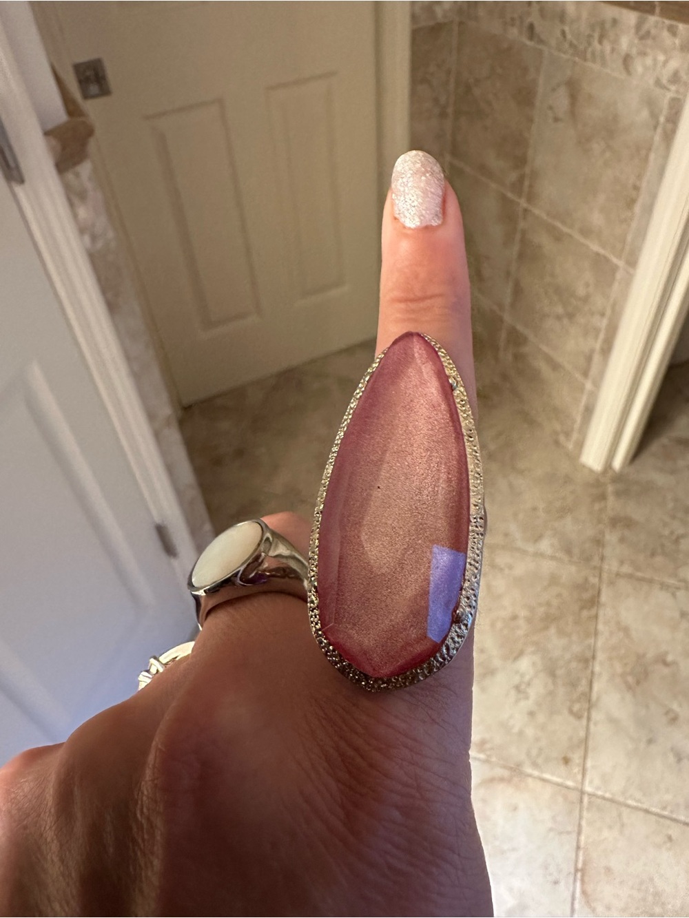 Cocktail ring with elastic band